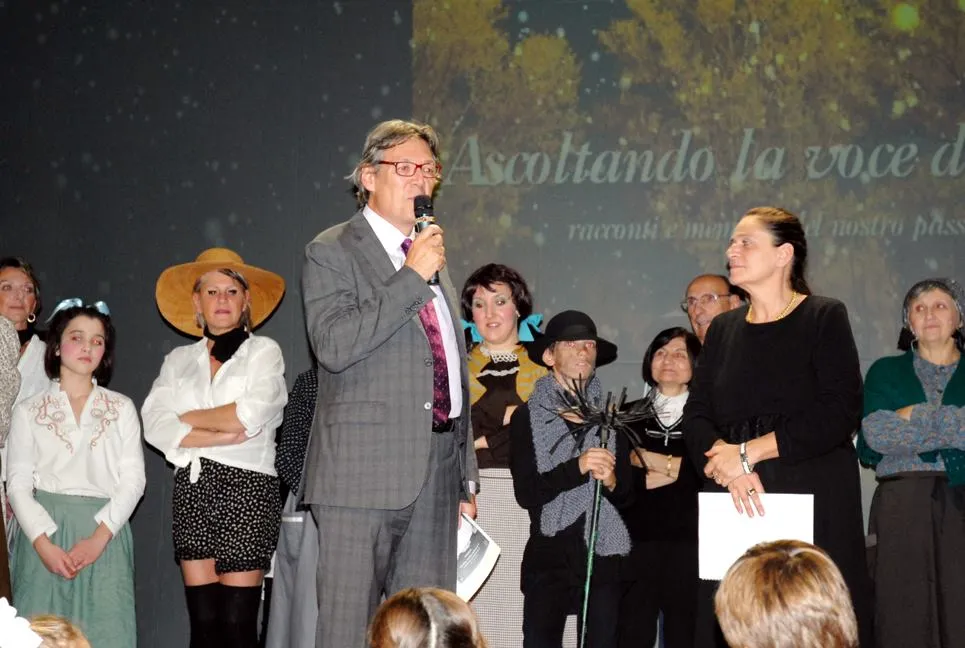 Ascoltando la voce dei gelsi